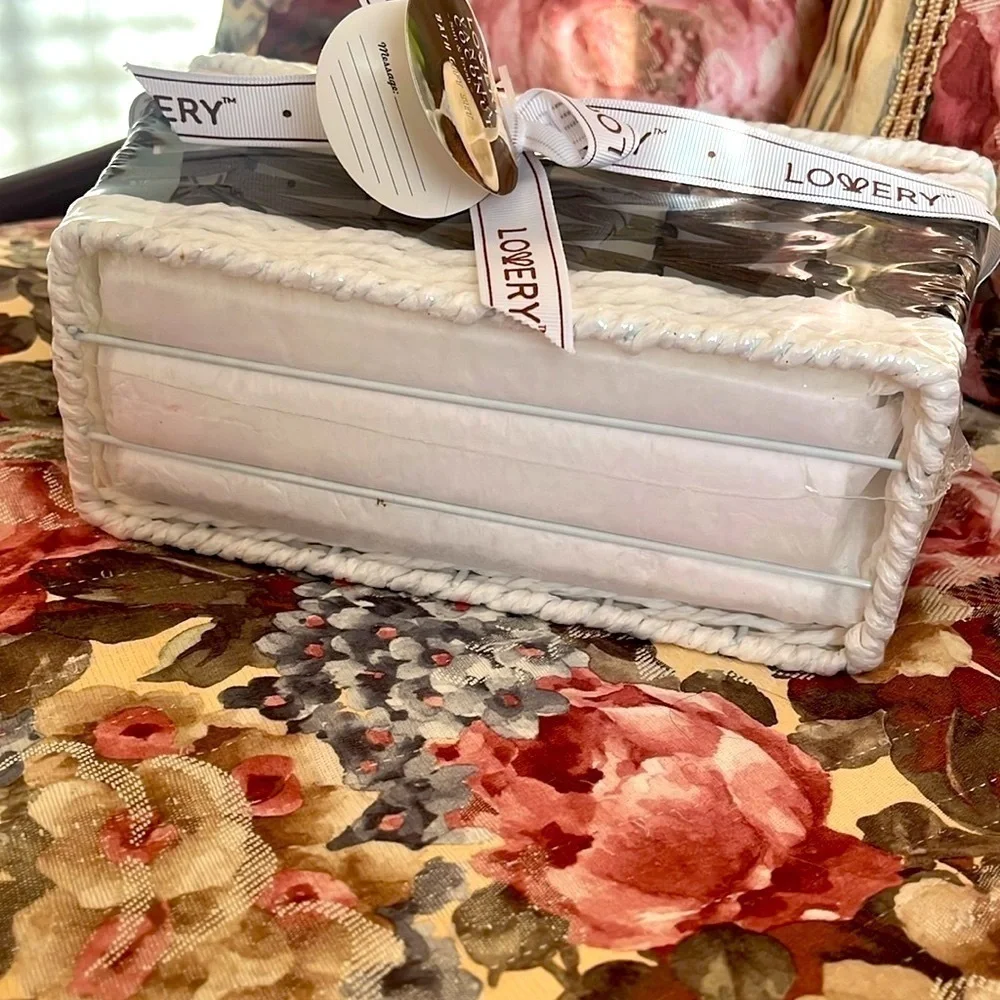 Brand New Vanilla Coconut Bath Set Gift Basket Gel Scrub Lotion Bath Bombs Salt